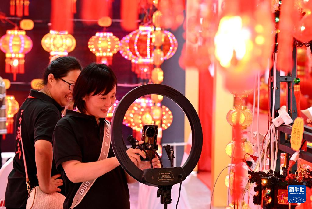 藁城·宮燈第三屆產(chǎn)業(yè)博覽會在石家莊舉辦