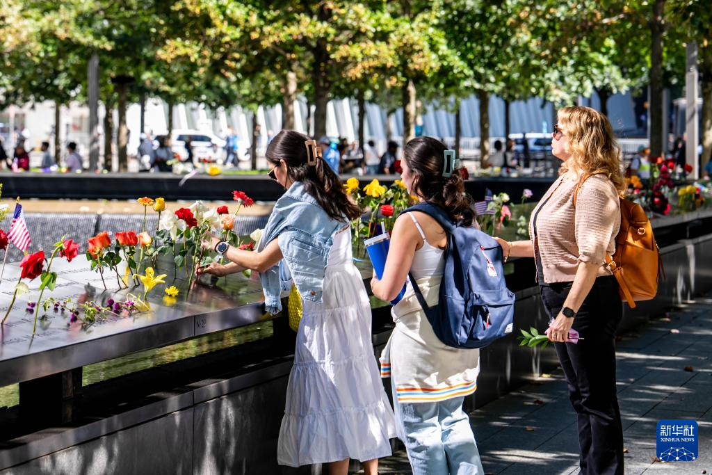 紐約民眾悼念“9·11”恐怖襲擊事件遇難者
