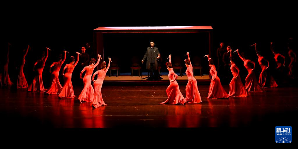 荷花獎(jiǎng)獲獎(jiǎng)舞劇《熱血當(dāng)歌》亮相烏魯木齊