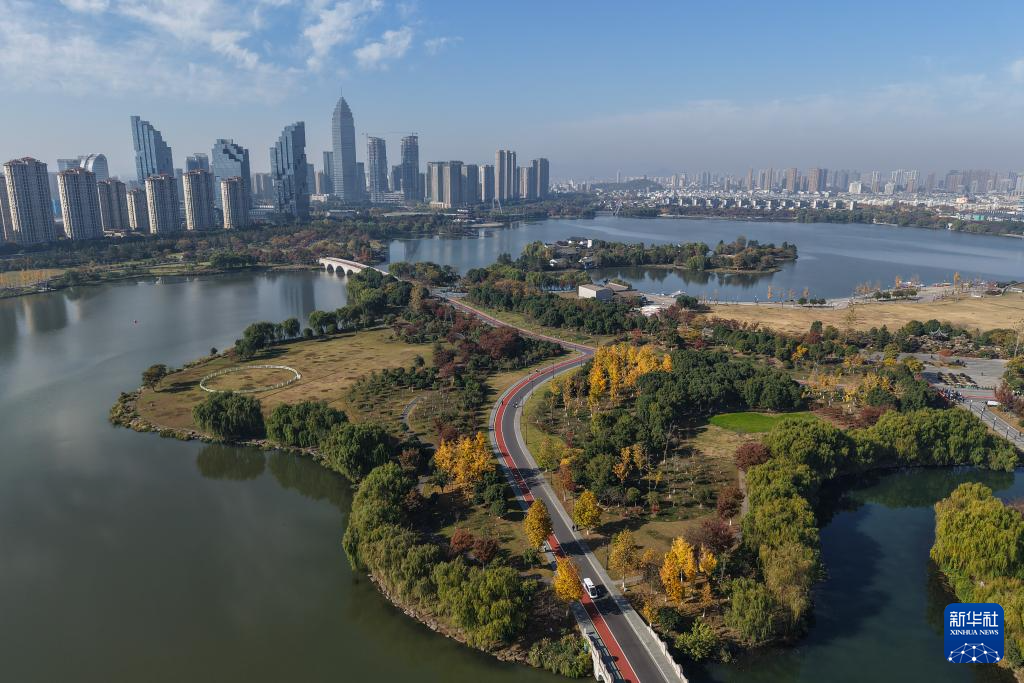 浙江紹興：湖泊公園引客來(lái)