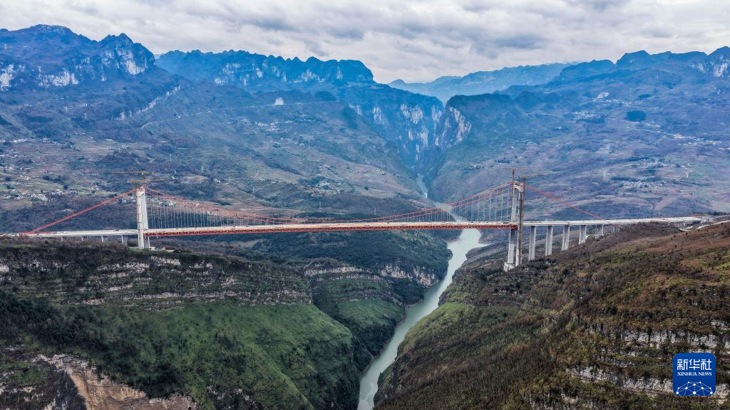 安盤高速天門特大橋主體工程完工