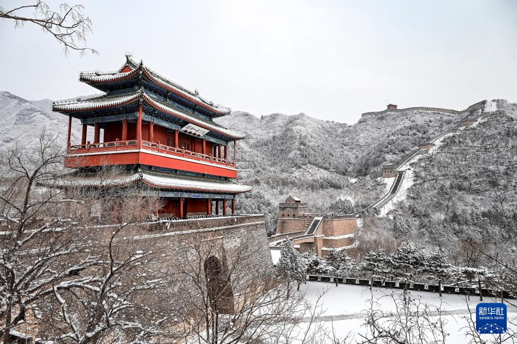 雪映居庸關(guān)