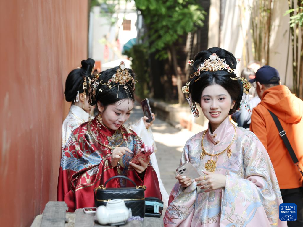 福州：“穿”出來的國潮年味