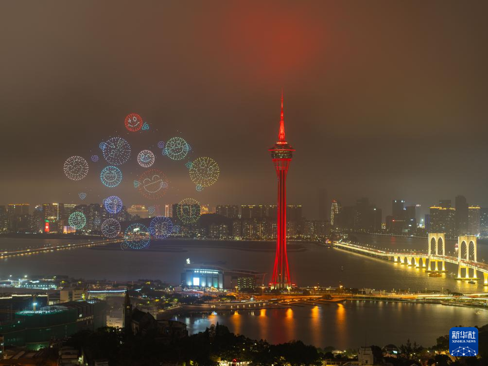 澳門舉行“金駿云翔 歡樂春節(jié)”2026無人機煙花匯演